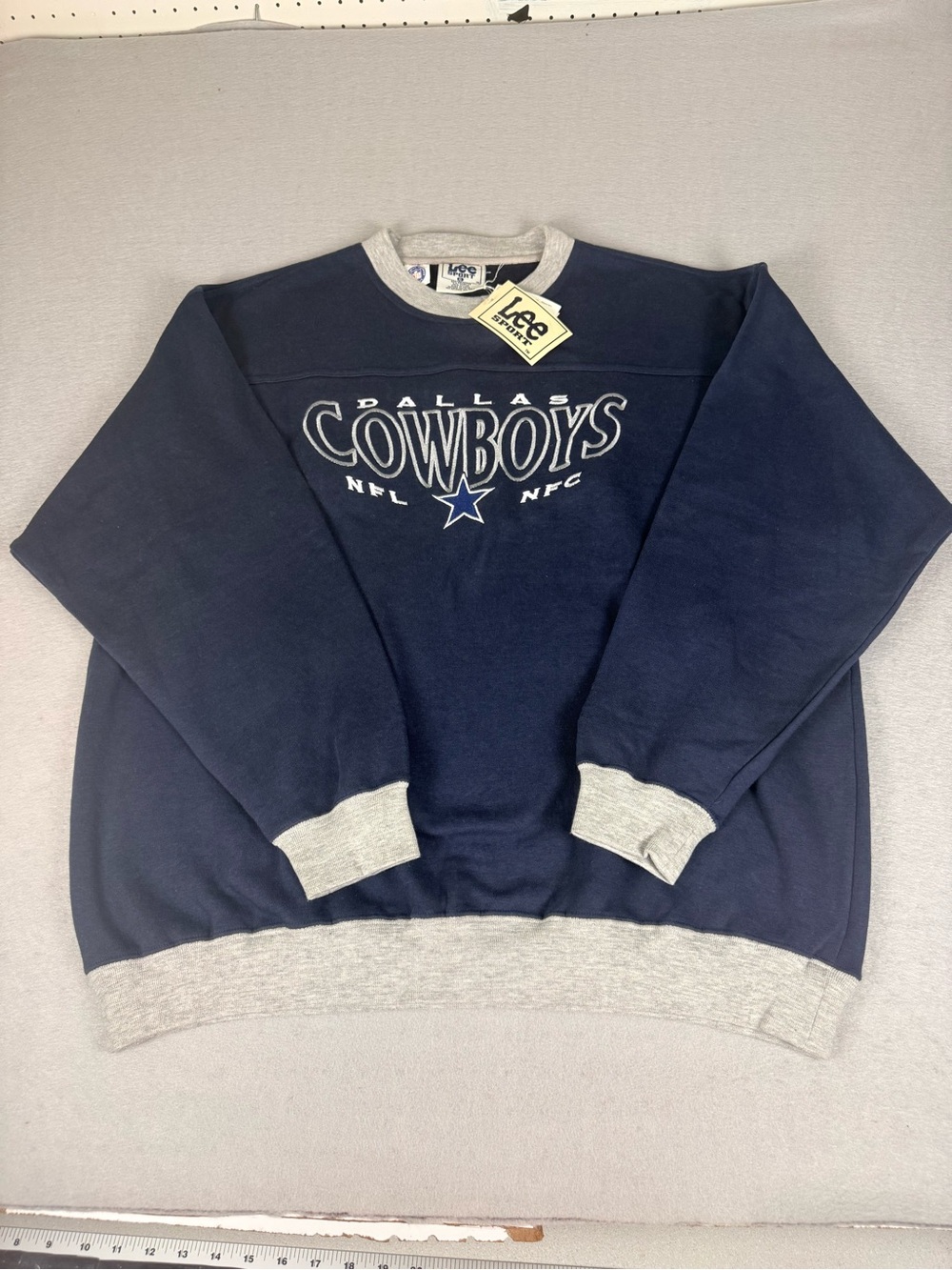 Dallas Cowboys Crew Neck Sweatshirt. Size XL